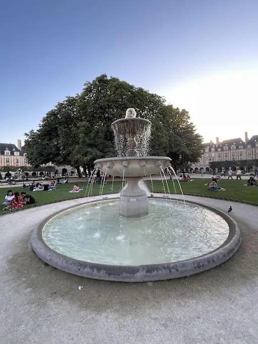 Appartement Place Des Vosges, 1 Chambres 4 P Paris France