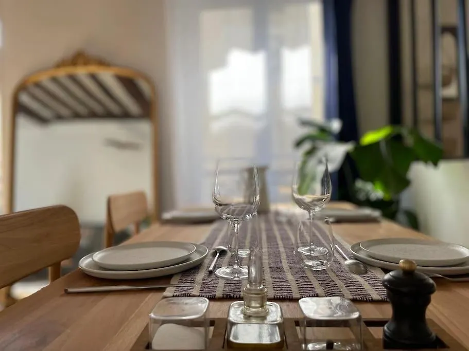 Apartment Appartement Place Des Vosges, 1 Chambres 4 P Paris France